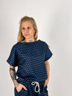Completo Pois Blu da donna con maglia morbida e shorts coordinati - dettaglio magia