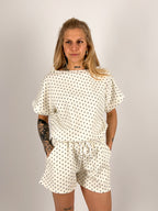 Completo Pois Bianco da donna con maglia morbida e shorts coordinati - vista frontale