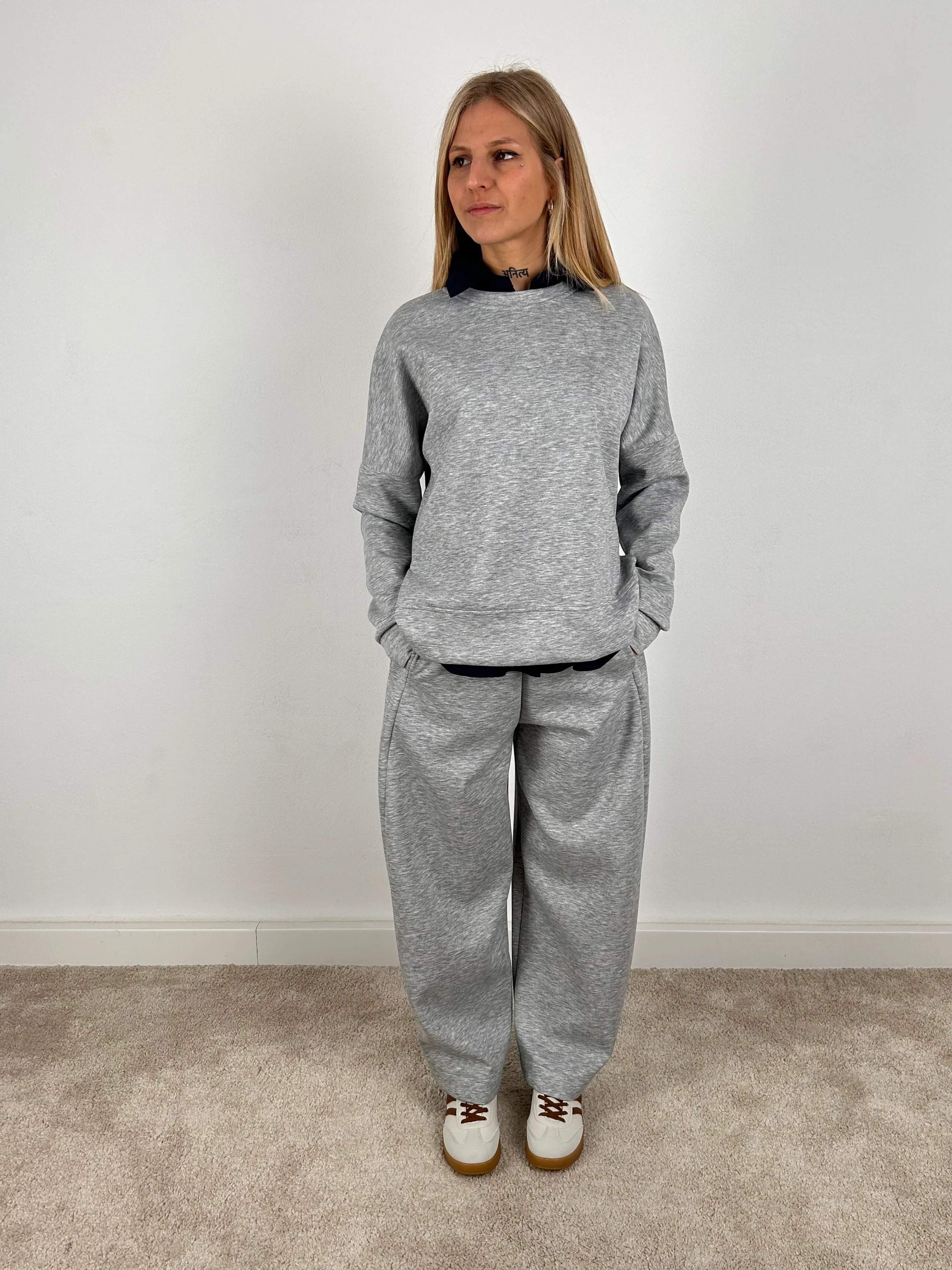  Completo tuta basic – set donna coordinato casual comfort, stile minimal everyday.vista frontale

