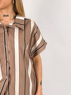 Completo donna a righe beige  con camicia over e pantalone ampio coordinato - vista dettaglio
