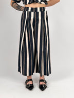 Completo donna a righe nero con camicia over e pantalone ampio coordinato - vista pantalone