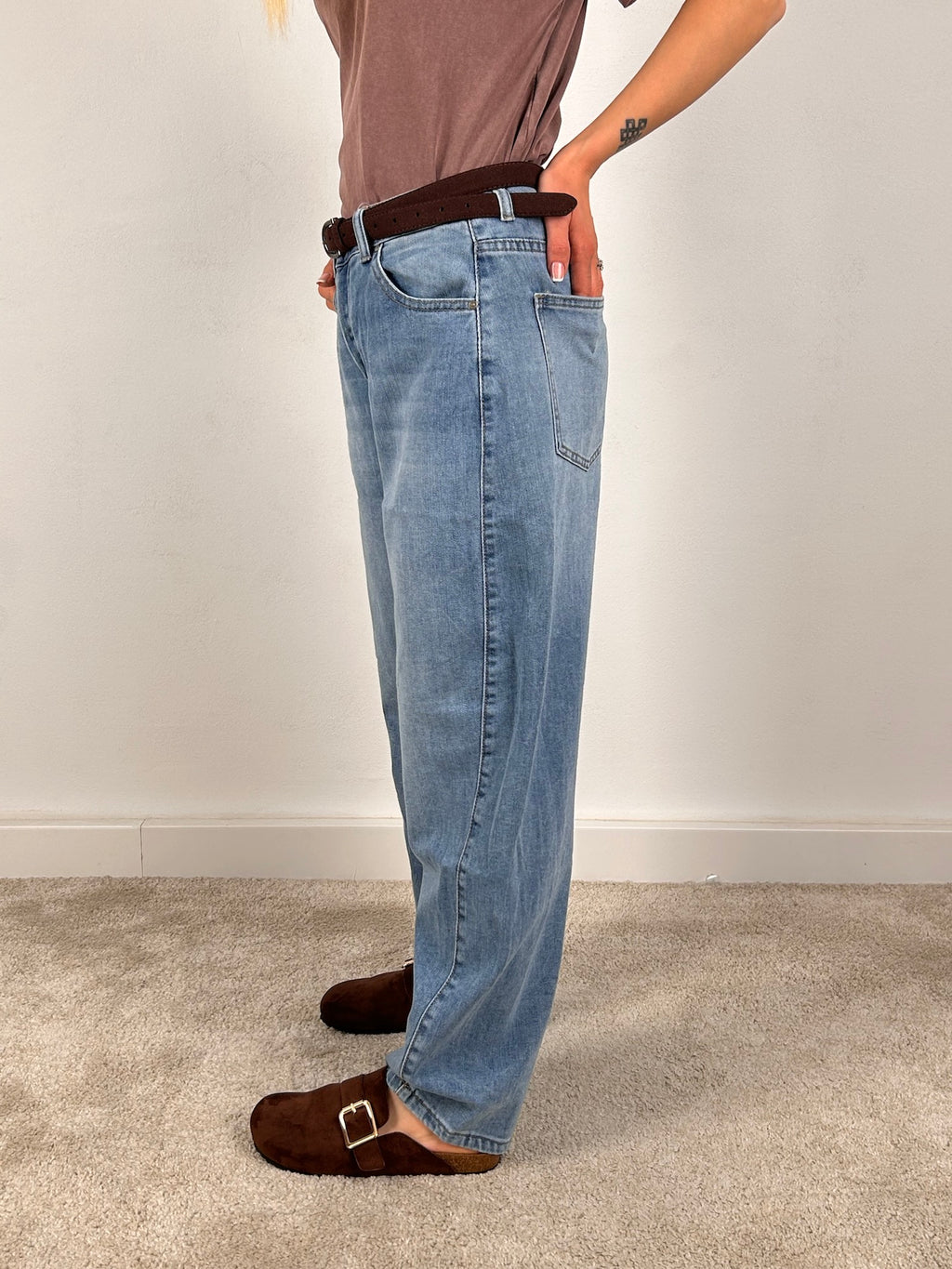 Jeans balloon donna leggero vista laterale