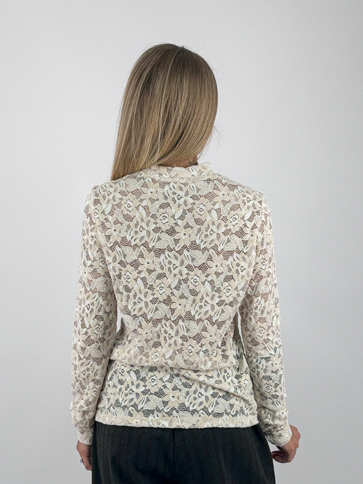 Maglia donna in pizzo floreale chiaro con collo alto e manica lunga panna - vista retro