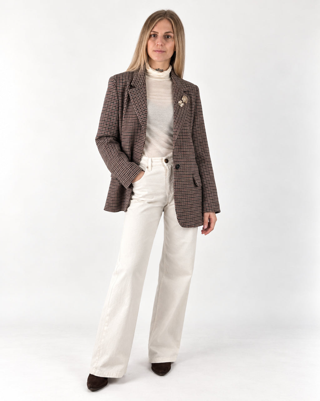 Giacca fantasia a quadri con fodera burgundy, look indossato