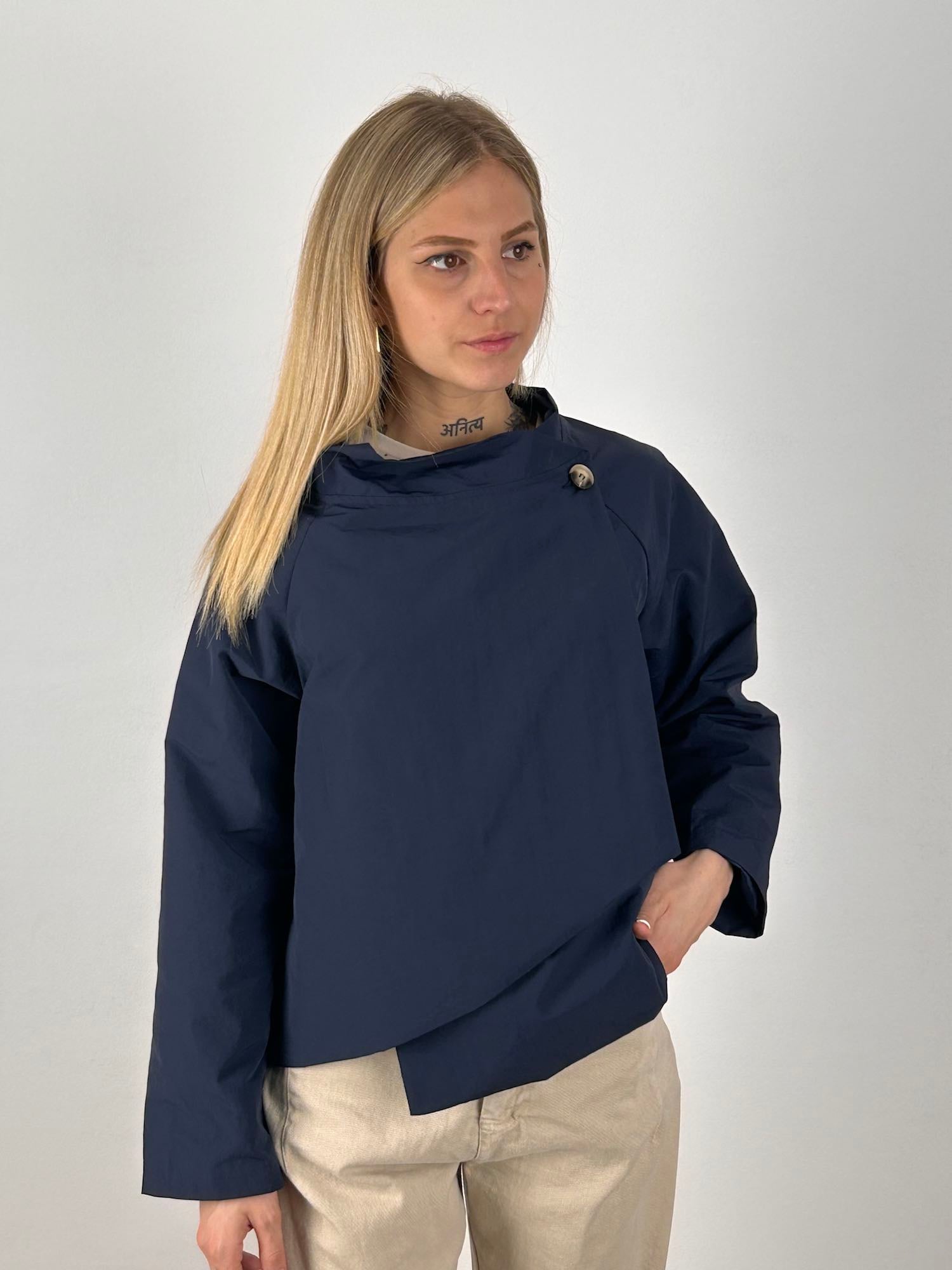 Giacca urban layer – giacca donna a strati stile urban, look casual chic contemporaneo.vista frontale