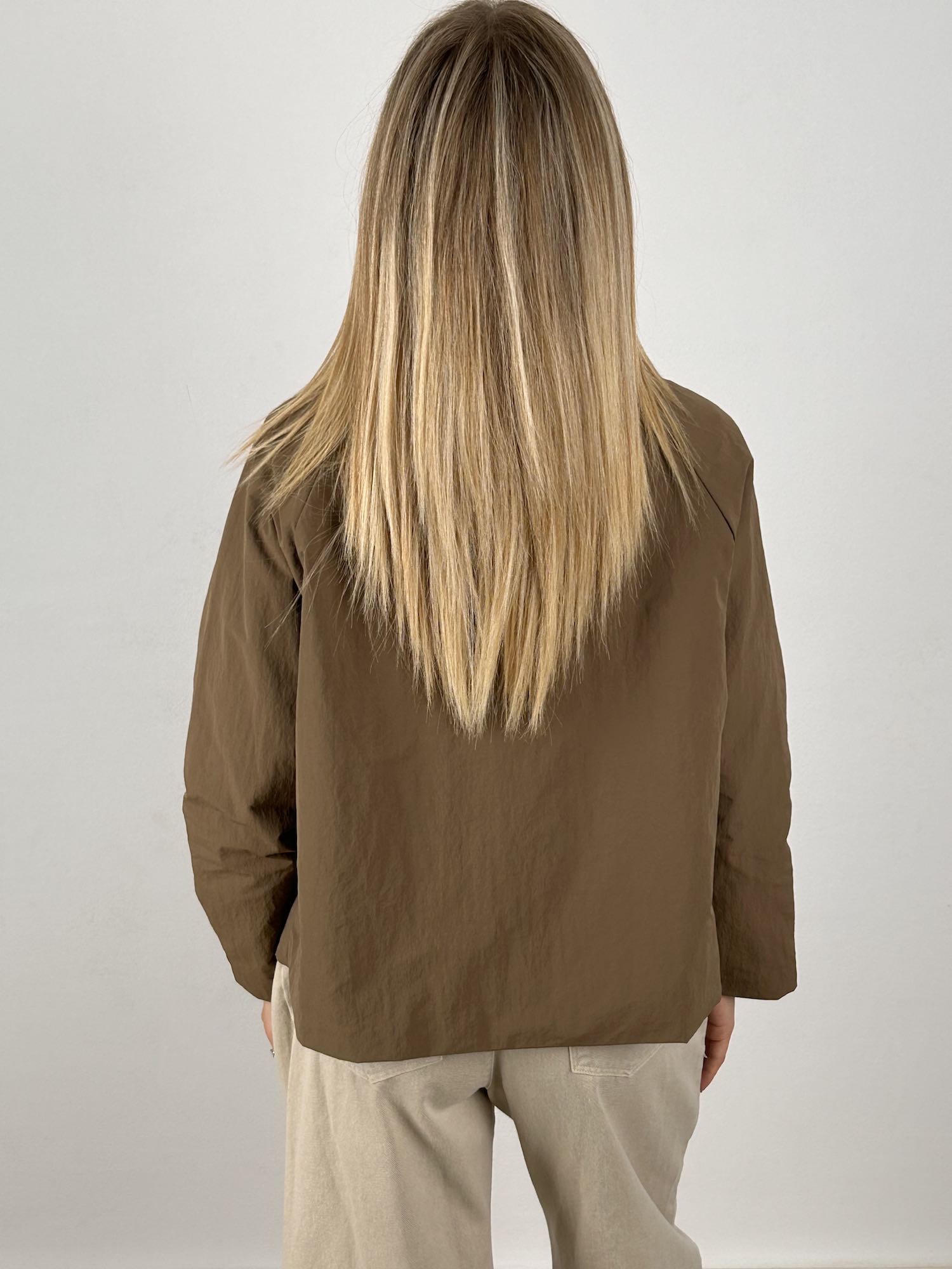 Giacca urban layer – giacca donna a strati stile urban, look casual chic contemporaneo.vistaretro