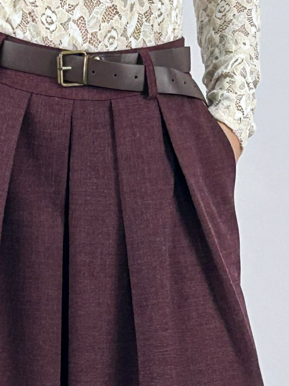Pantagonna donna ampia con pieghe frontali e vita elasticizzata bordo - vista dettaglio