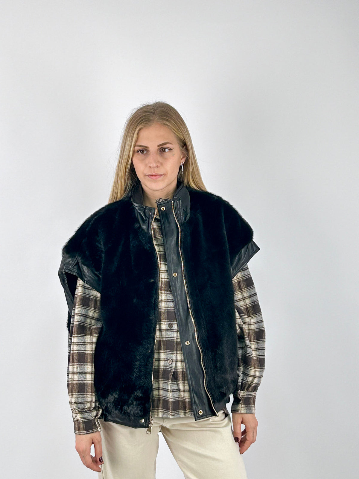 Gilet Dakota donna reversibile in ecopelle ed ecopelliccia nero - vista pelliccia
