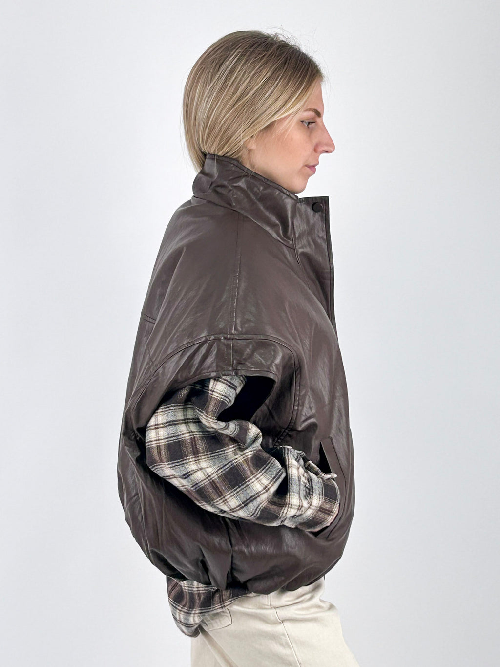 Gilet Dakota donna reversibile in ecopelle ed ecopelliccia marrone - vista laterale