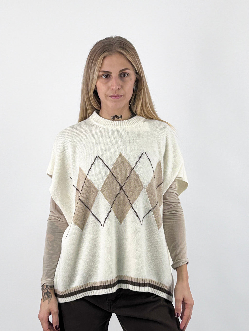 Gilet donna in maglia con fantasia a rombi e linea ampia panna - vista frontale