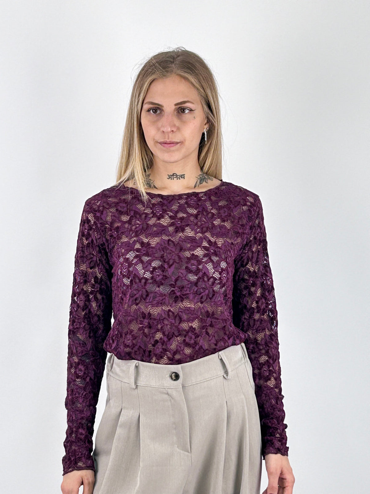Maglia donna in pizzo floreale con scollo rotondo e manica lunga bordo - vista frontale