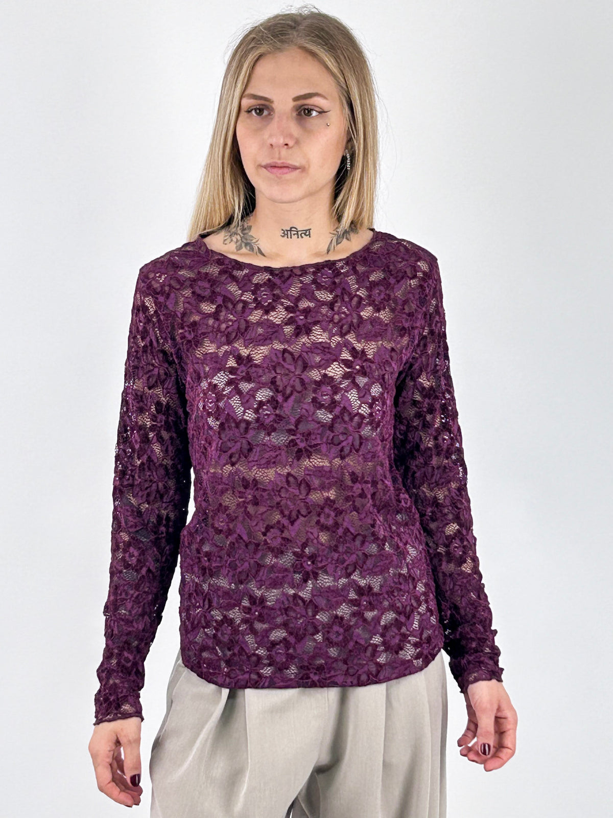 Maglia donna in pizzo floreale con scollo rotondo e manica lunga bordo - portata fuori