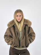 Bomber donna corto marrone con collo in pelliccia removibile - vista frontale 