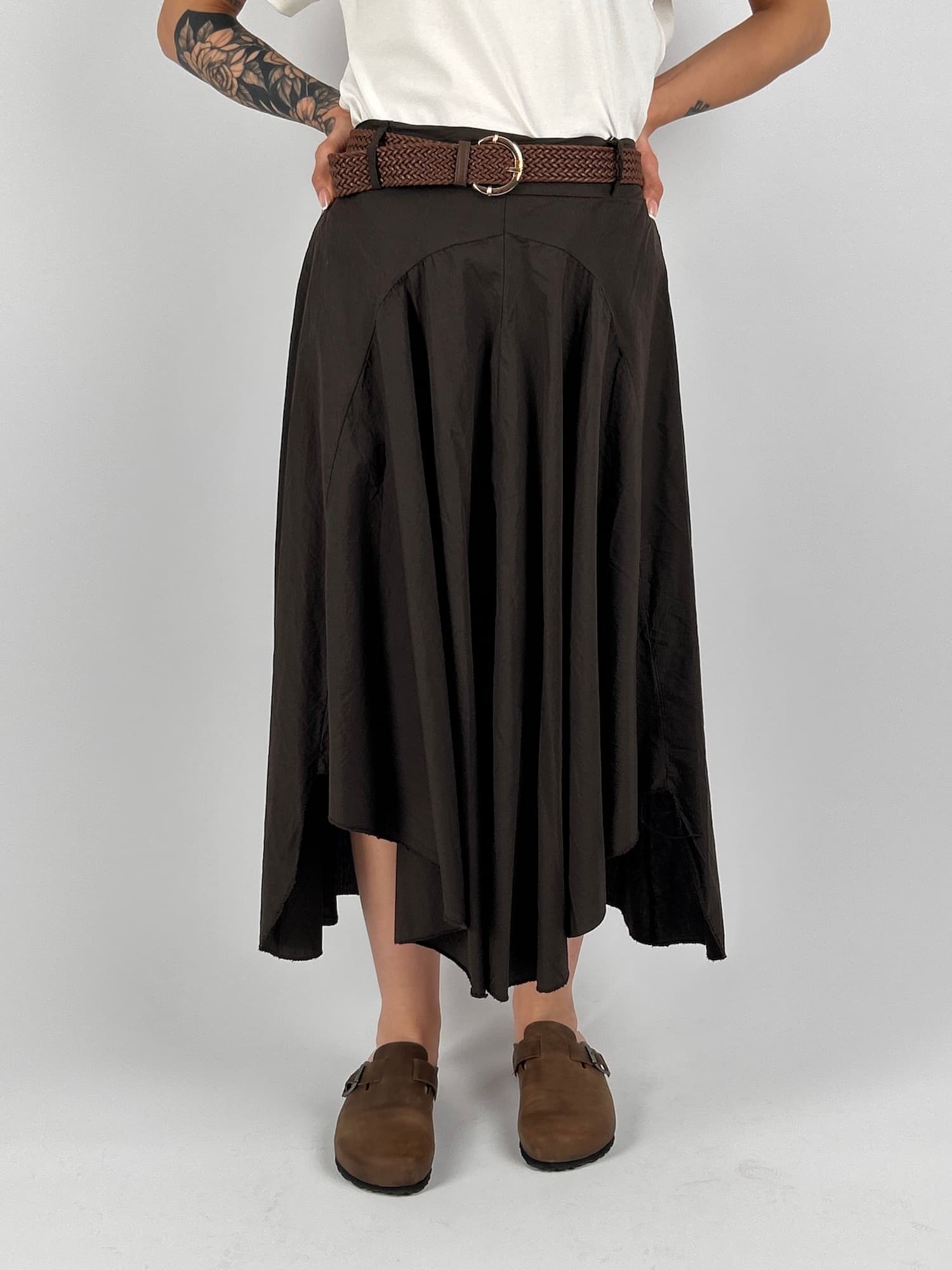 Gonna tessuto leggero marrone con elastico in vita- vista frontale 