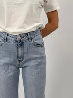 Jeans balloon donna a vita alta con vestibilità morbida. vista dettaglio