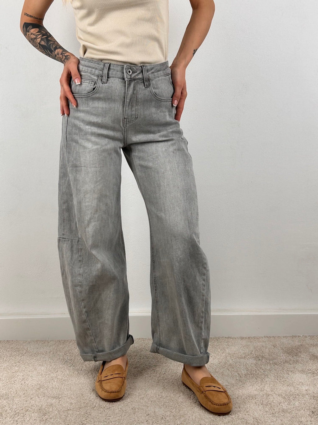  Jeans balloon soft – jeans donna a palloncino morbido, stile trendy comfort denim.vista frontale

