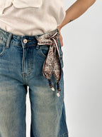 Jeans balloon donna a vita alta con gamba ampia e vestibilità morbida. dettaglio