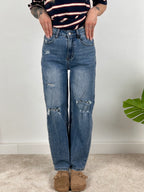 Jeans dritto denim con strappi – pantalone donna casual chic, vestibilità dritta. vista frontale