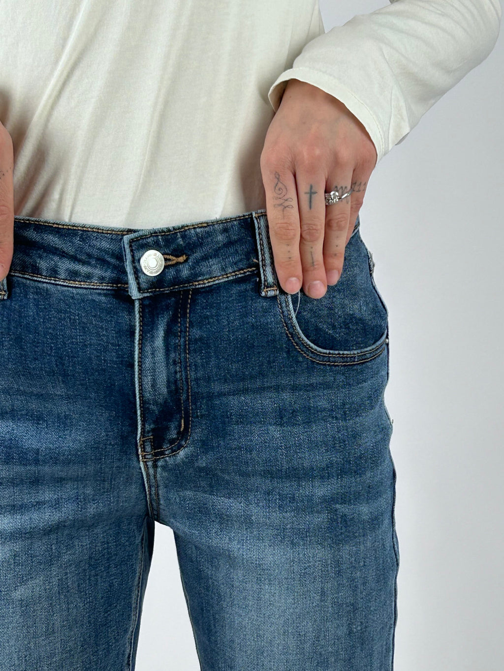Jeans Regular denim medio, dettaglio vita