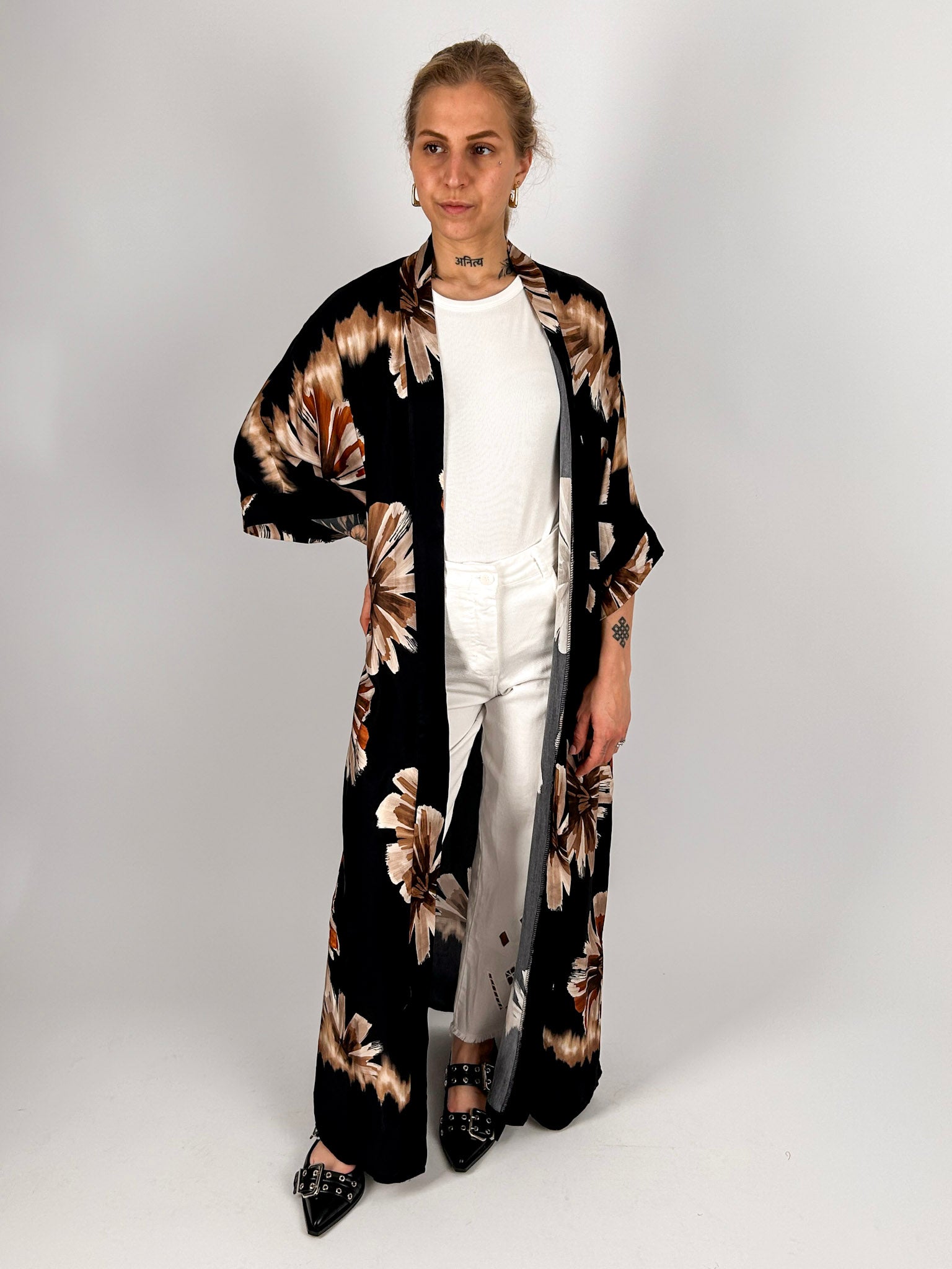 Kimono lungo donna fantasia floreale marrone e beige in viscosa - vista frontale