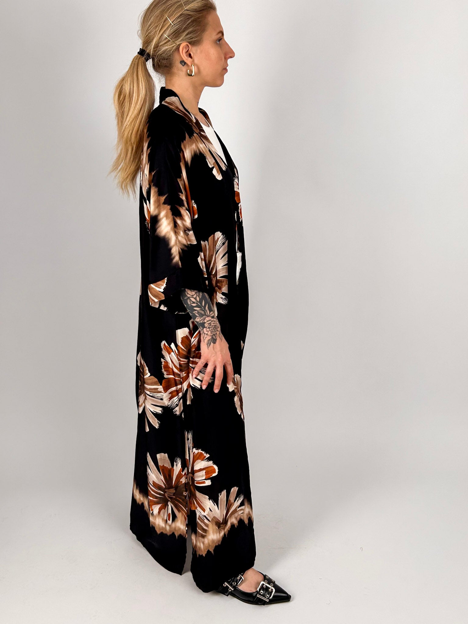 Kimono lungo donna fantasia floreale marrone e beige in viscosa - vista laterale