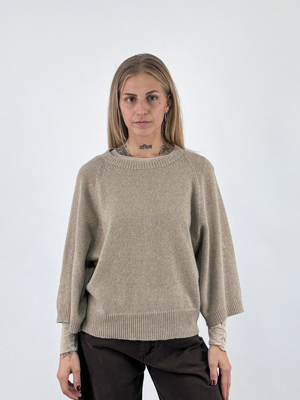 Maglia donna in lana e cashmere con spalla scesa e manica a tre quarti beige - vista frontale