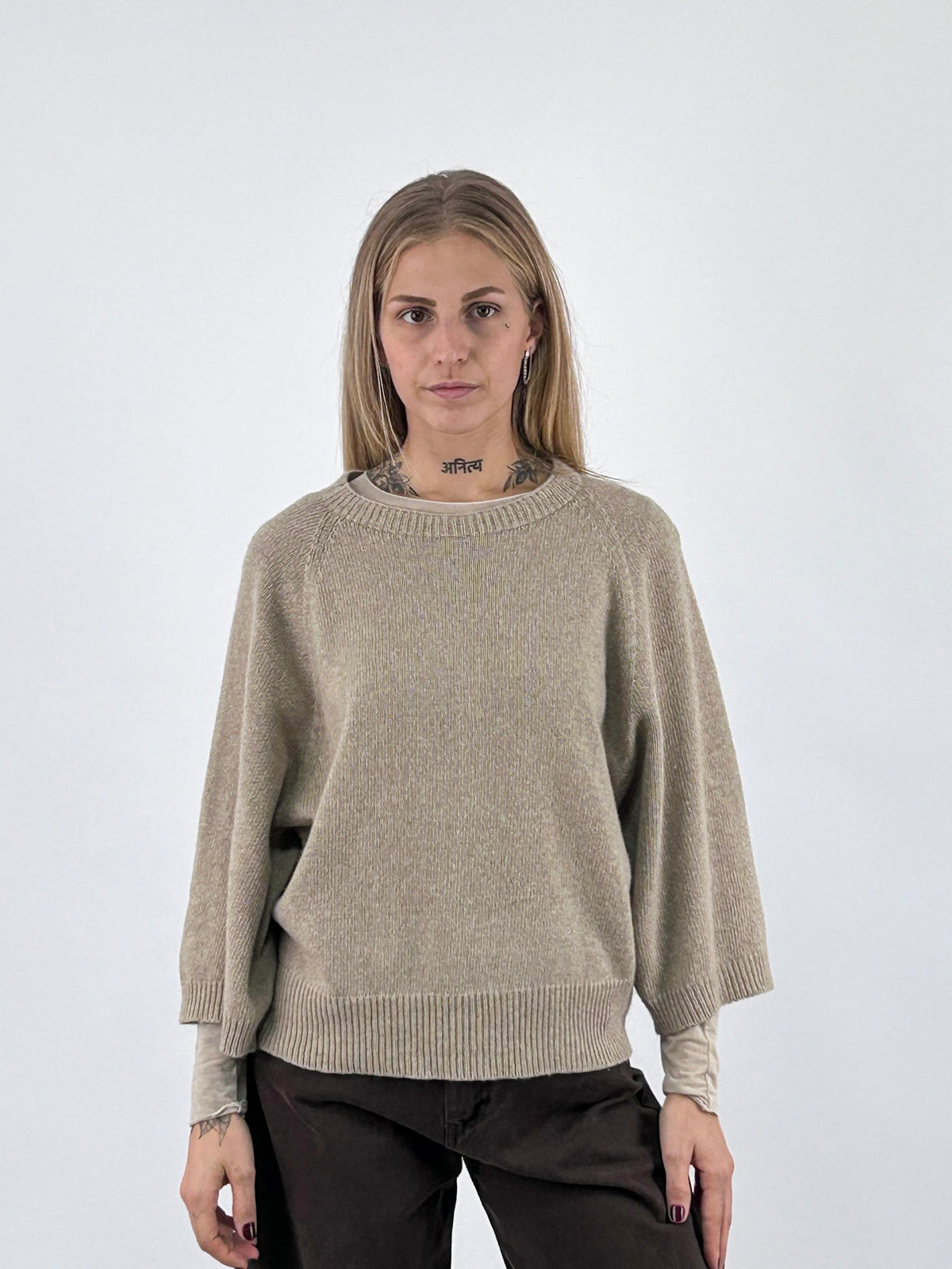 Maglia donna in lana e cashmere con spalla scesa e manica a tre quarti beige - vista frontale