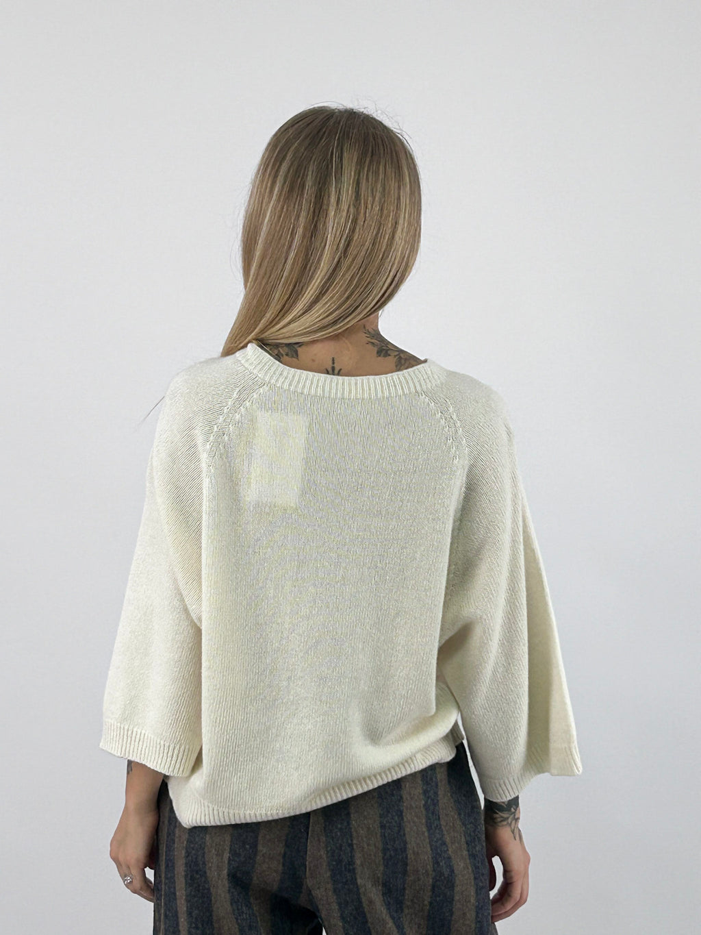 Maglia donna in lana e cashmere con spalla scesa e manica a tre quarti panna - vista retro
