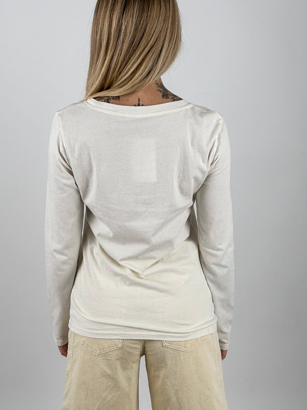 Maglia Basic panna indossata vista posteriore