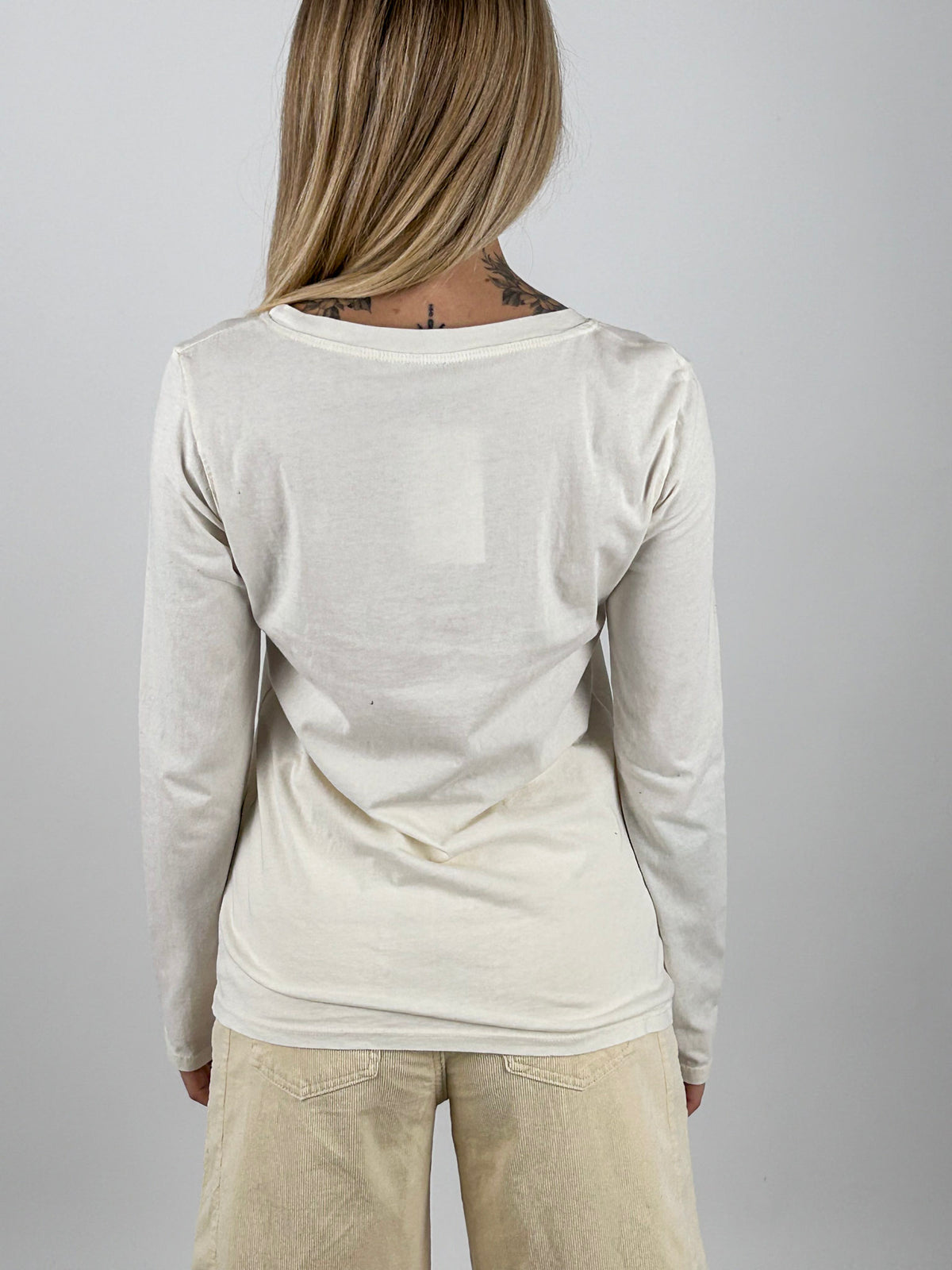 Maglia Basic panna indossata vista posteriore