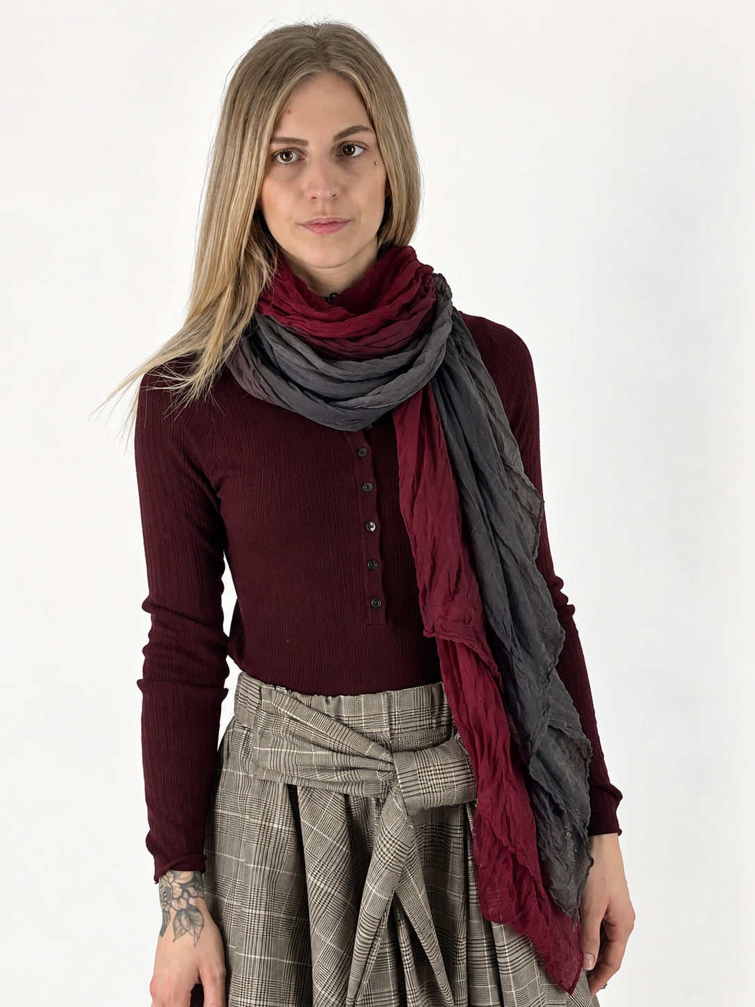 Maglia a coste burgundy con bottoni e foulard incluso, foto 9