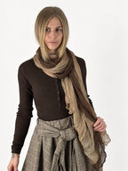 Maglia a coste marrone con bottoni e foulard incluso, foto 7
