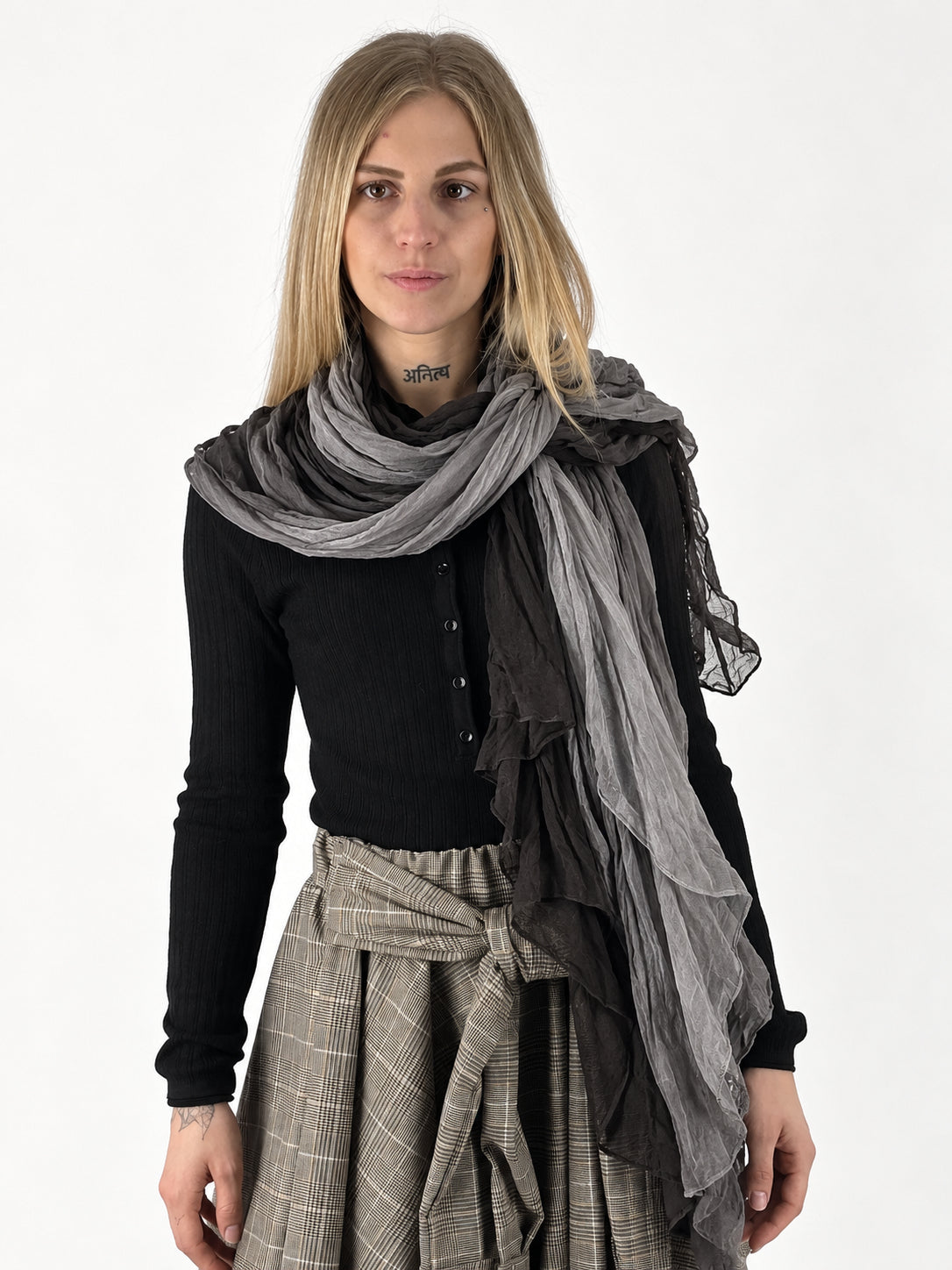 Maglia a coste nero con bottoni e foulard incluso, foto 11