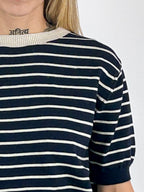 Maglia donna a righe con manica corta e bordi a contrasto blu - vista dettaglio