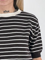 Maglia donna a righe con manica corta e bordi a contrasto marrone - vista dettaglio