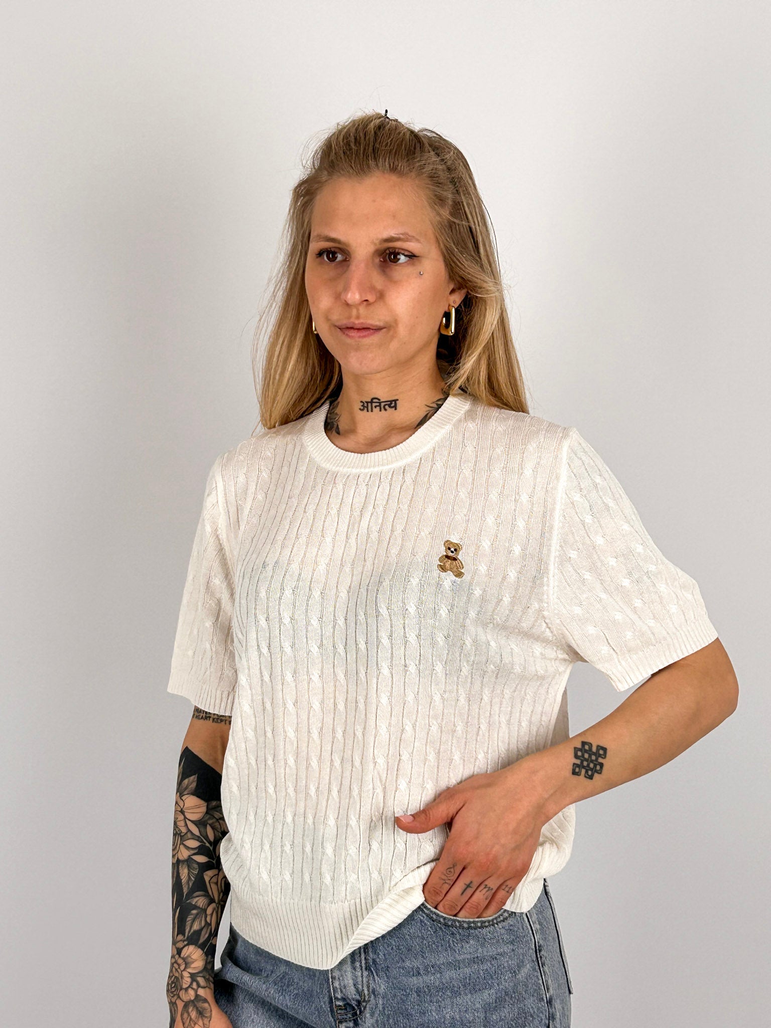 Maglia Teddy Bianco  da donna con lavorazione intrecciata e dettaglio ricamato - vista frontale