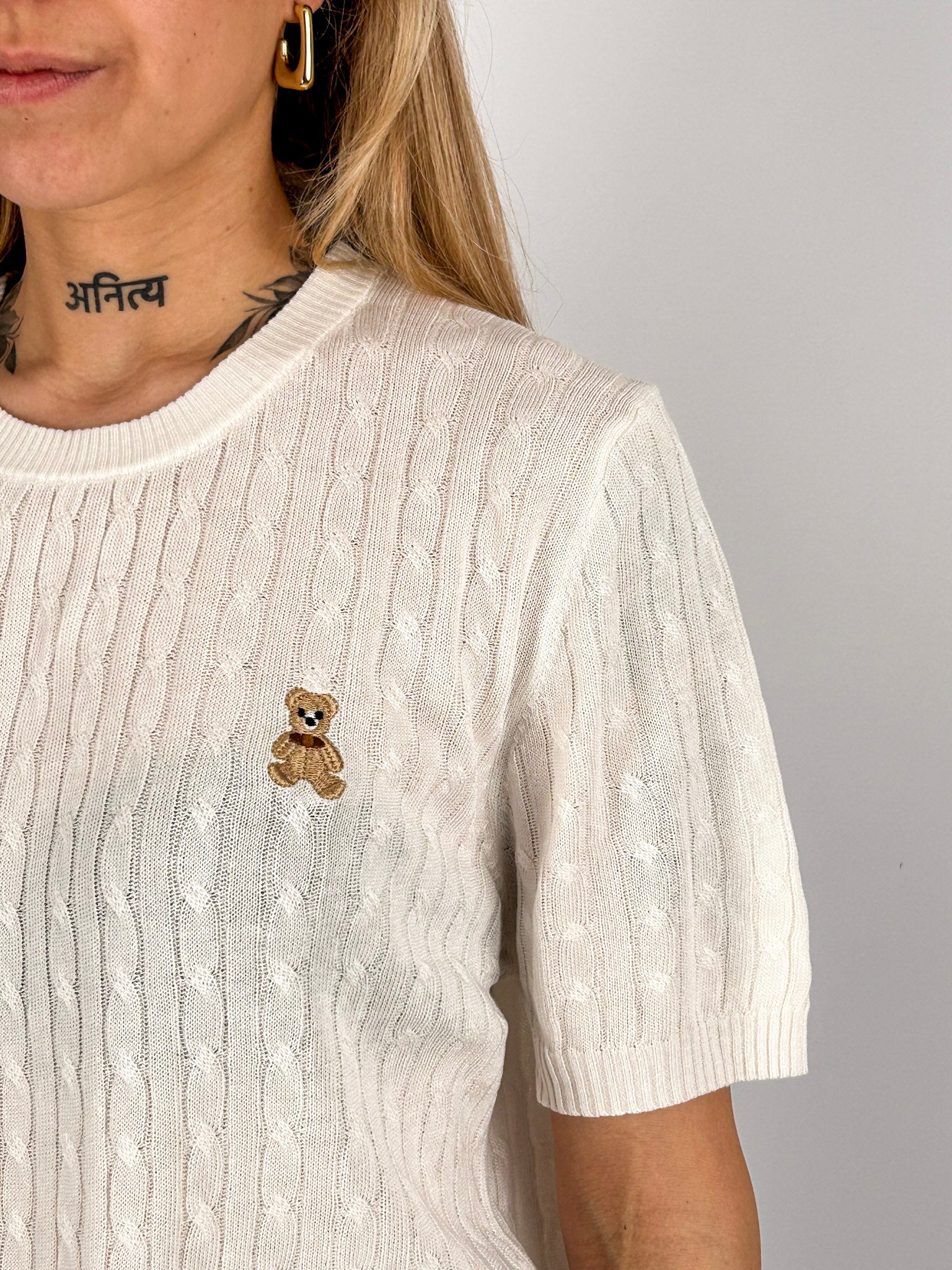 Maglia Teddy Bianco  da donna con lavorazione intrecciata e dettaglio ricamato - dettaglio tessutto