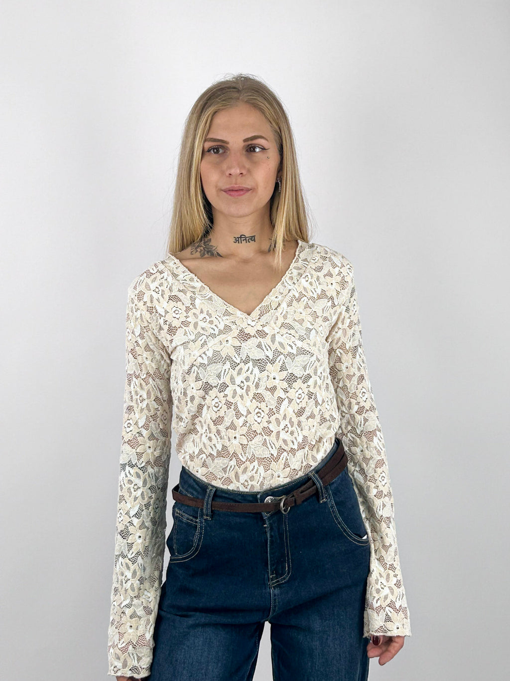 Maglia Pizzo donna con scollo a V e manica lunga panna- vista frontale
