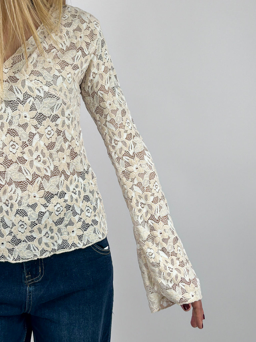 Maglia Pizzo donna con scollo a V e manica lunga panna- dettaglio manica
