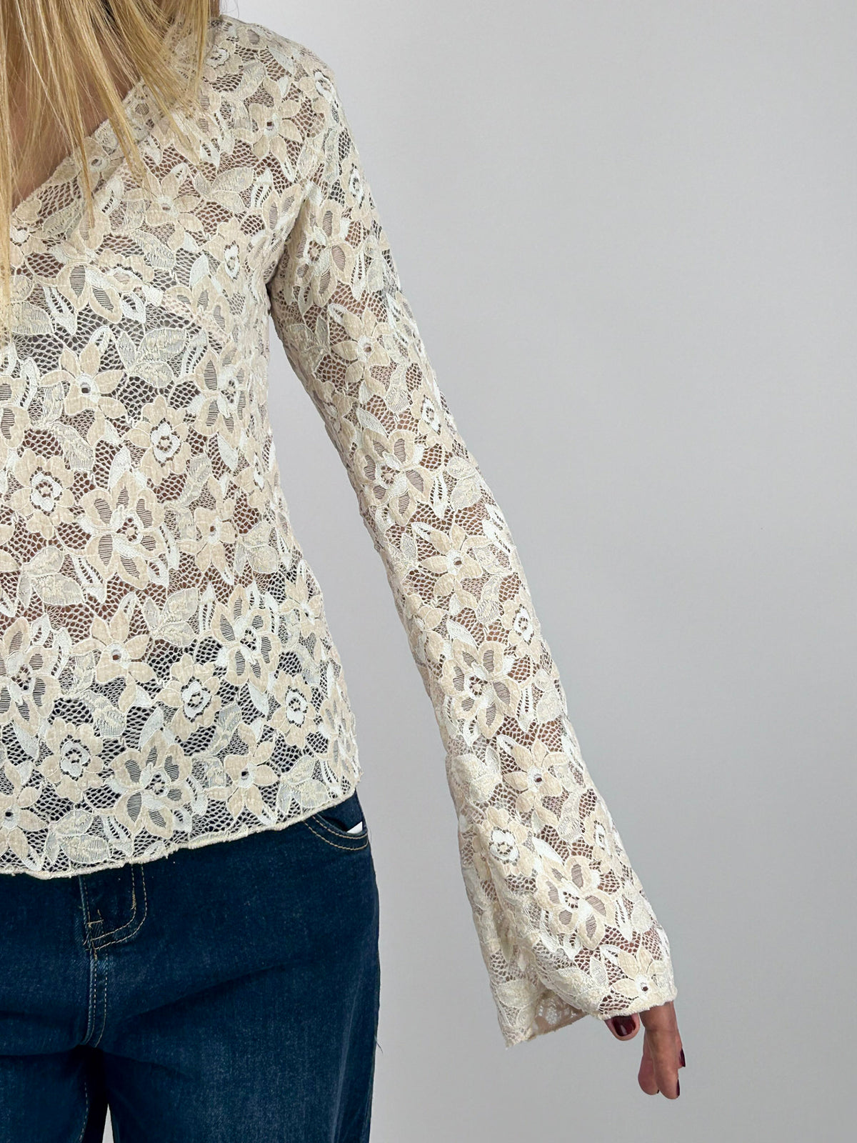 Maglia Pizzo donna con scollo a V e manica lunga panna- dettaglio manica
