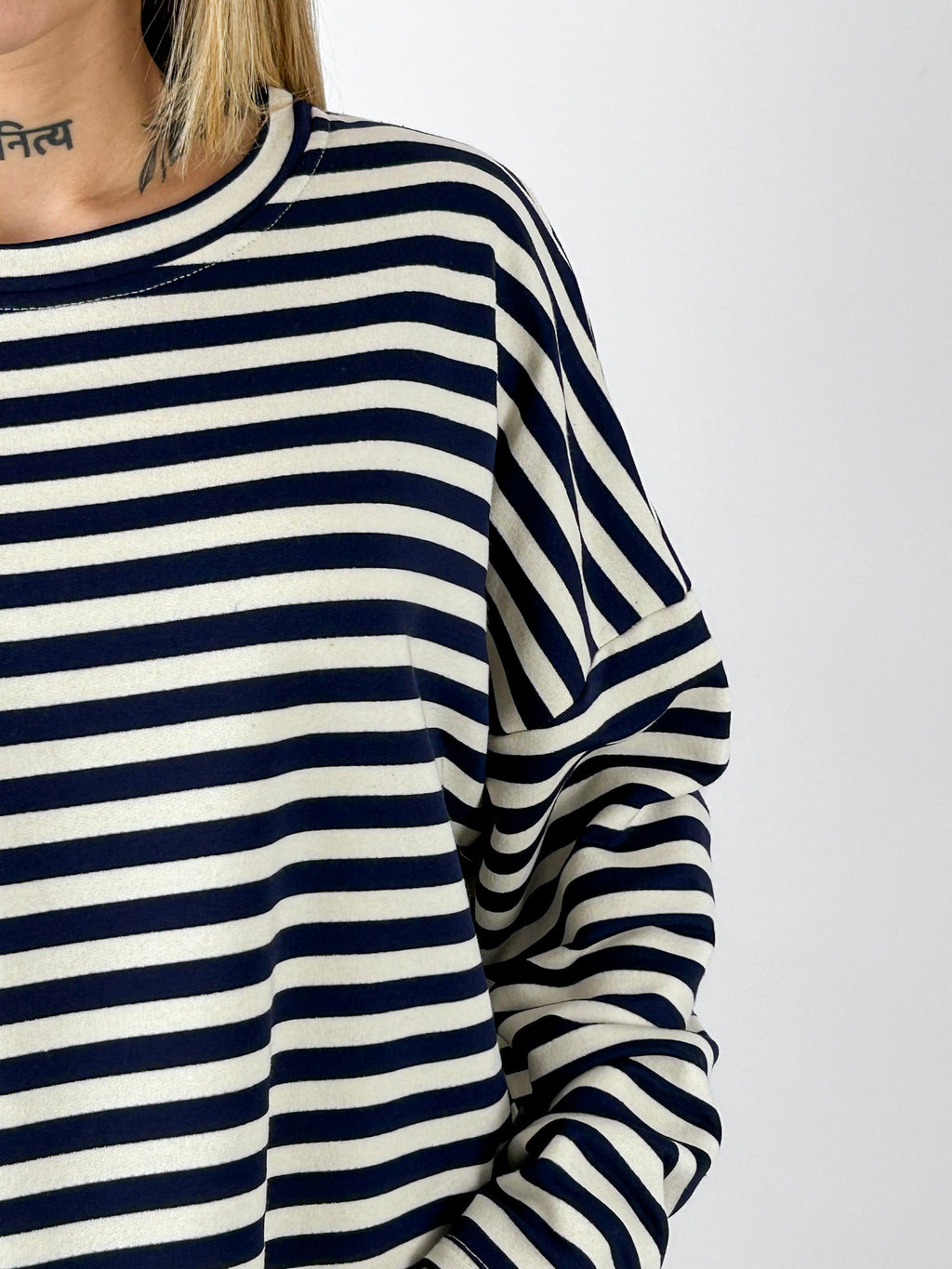 Maglia donna a righe blu  - dettaglio