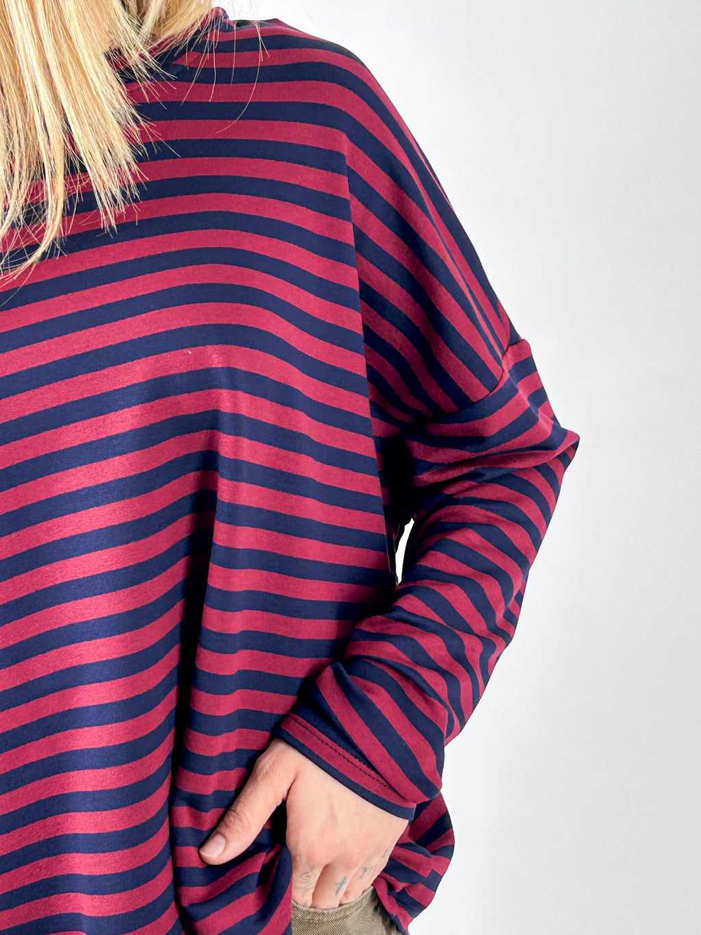 Maglia donna a righe bordeaux e - dettaglio