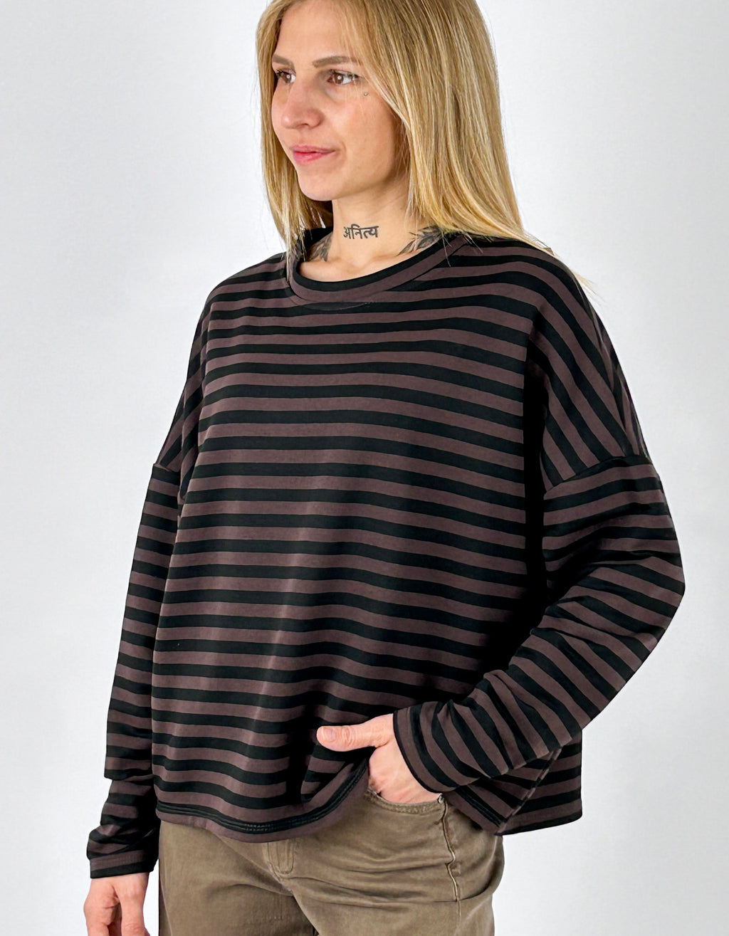 Maglia donna a righe marrone e nero - vista laterale