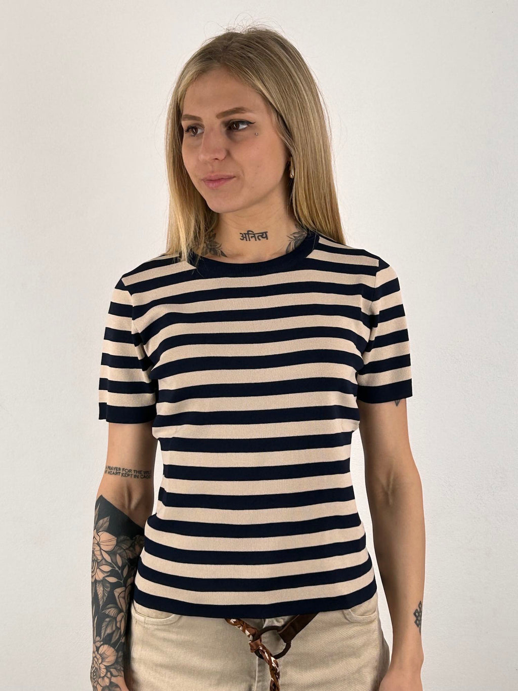 Maglia viscosa righe blu - vista frontale 