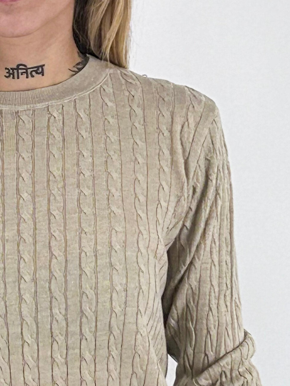 Maglia donna girocollo con lavorazione a trecce sottili beige - vista dettaglio
