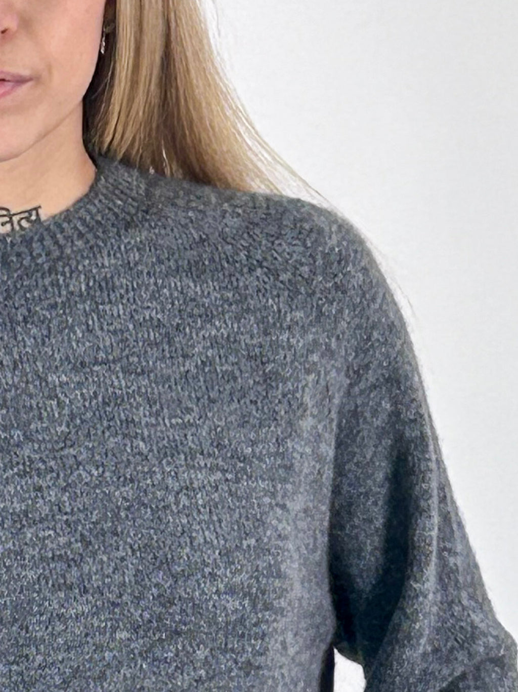 Maglia donna girocollo con alpaca e lana e manica raglan grigio - vista dettaglio