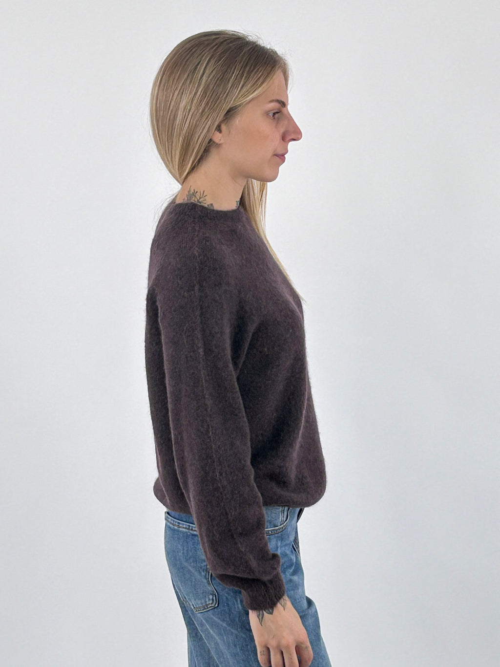 Maglia donna girocollo con alpaca e lana e manica raglan marrone - vista laterale