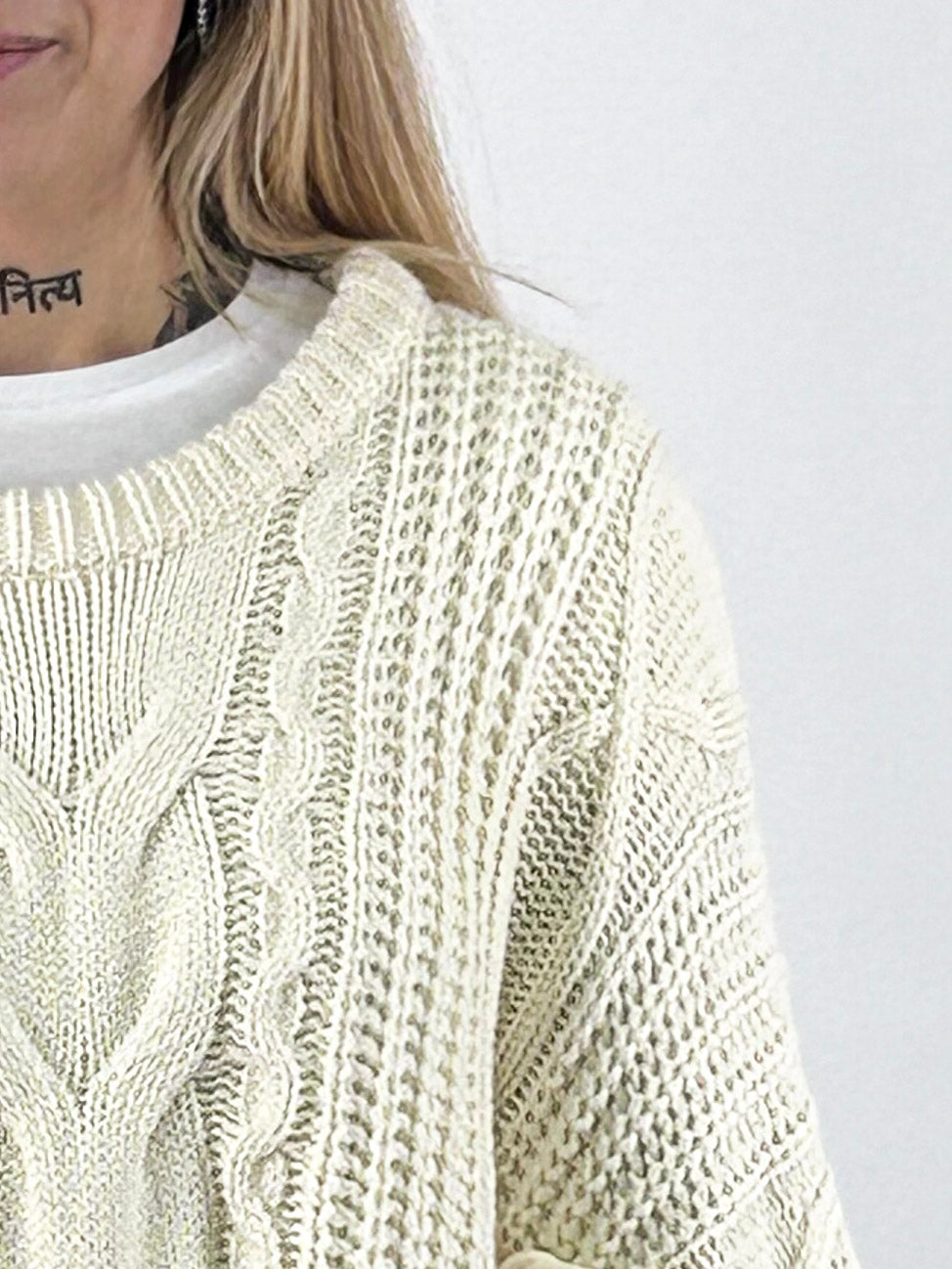 Maglione donna oversize con lavorazione a trecce e maniche ampie panna - vista dettaglio