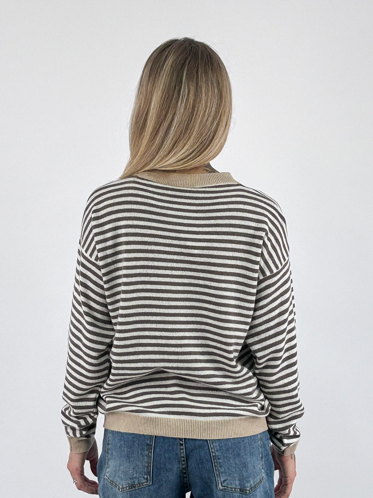 Maglia donna girocollo a righe con spalla scesa e bordi a contrasto marrone - vista retro