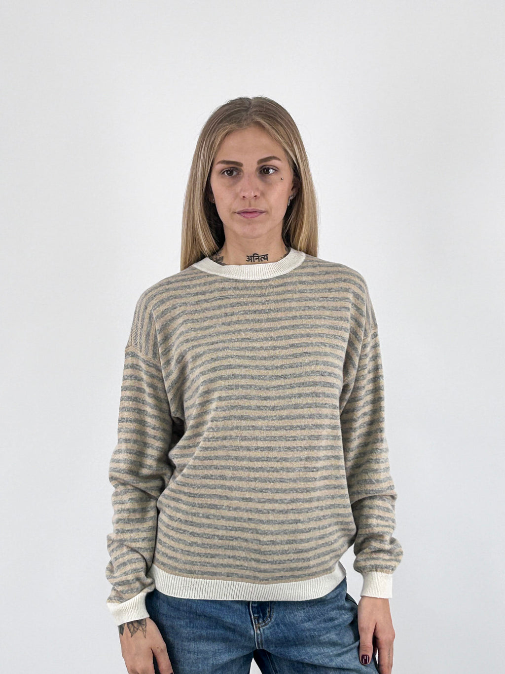 Maglia donna girocollo a righe con spalla scesa e bordi a contrasto panna - vista frontale